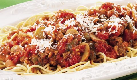 spaghetti with meat and mushroom sauce