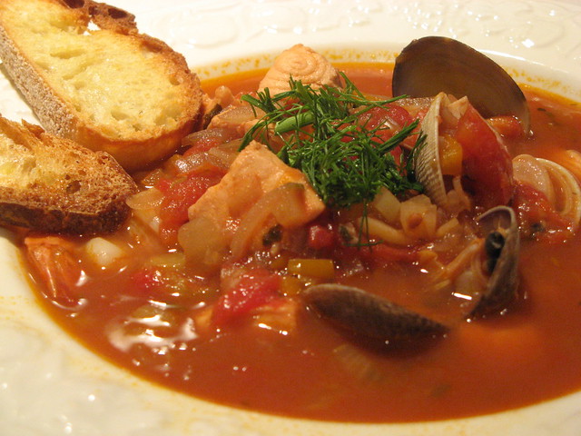 cioppino serving suggestion